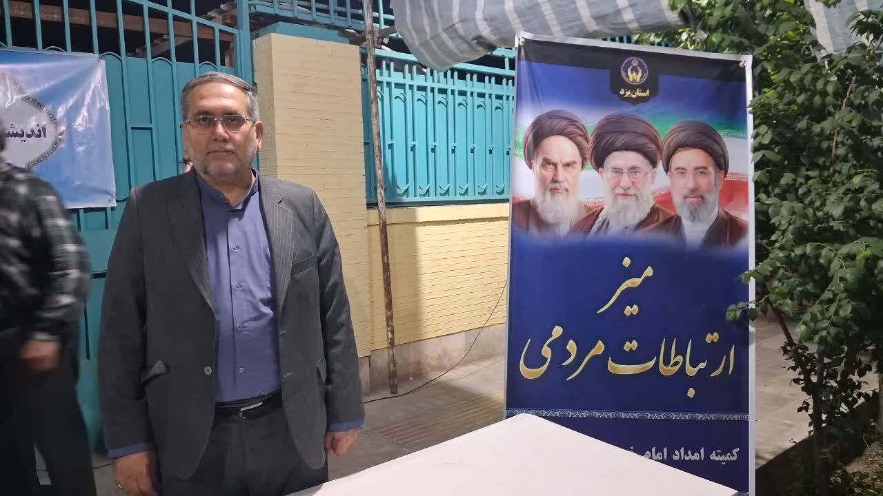 فیلم| برپایی شبانه موکب و میز خدمت به همت کمیته امداد یزد