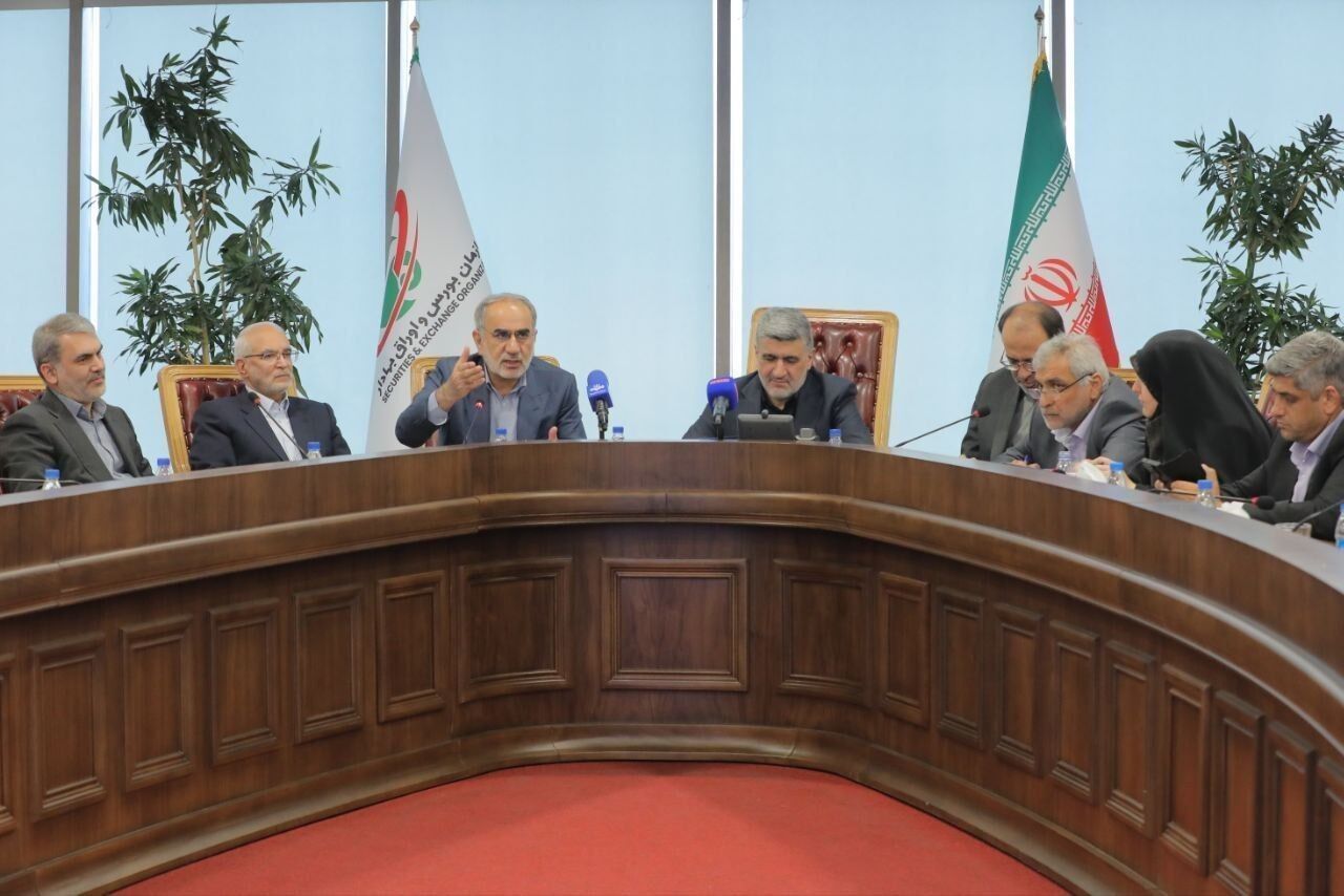 رئیس سازمان بورس: از میانه اسفند دنبال بازگشایی بازار سهام بودیم