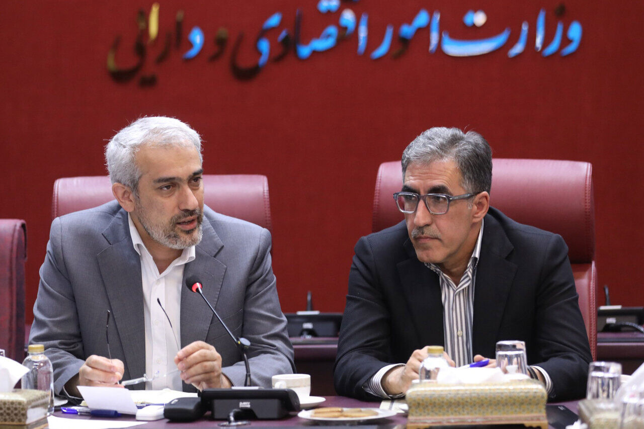 اعلام آمادگی کمیسیون صنایع برای رفع خلاء‌های قانونی در جهت تسهیلگری در مبادلات اقتصادی