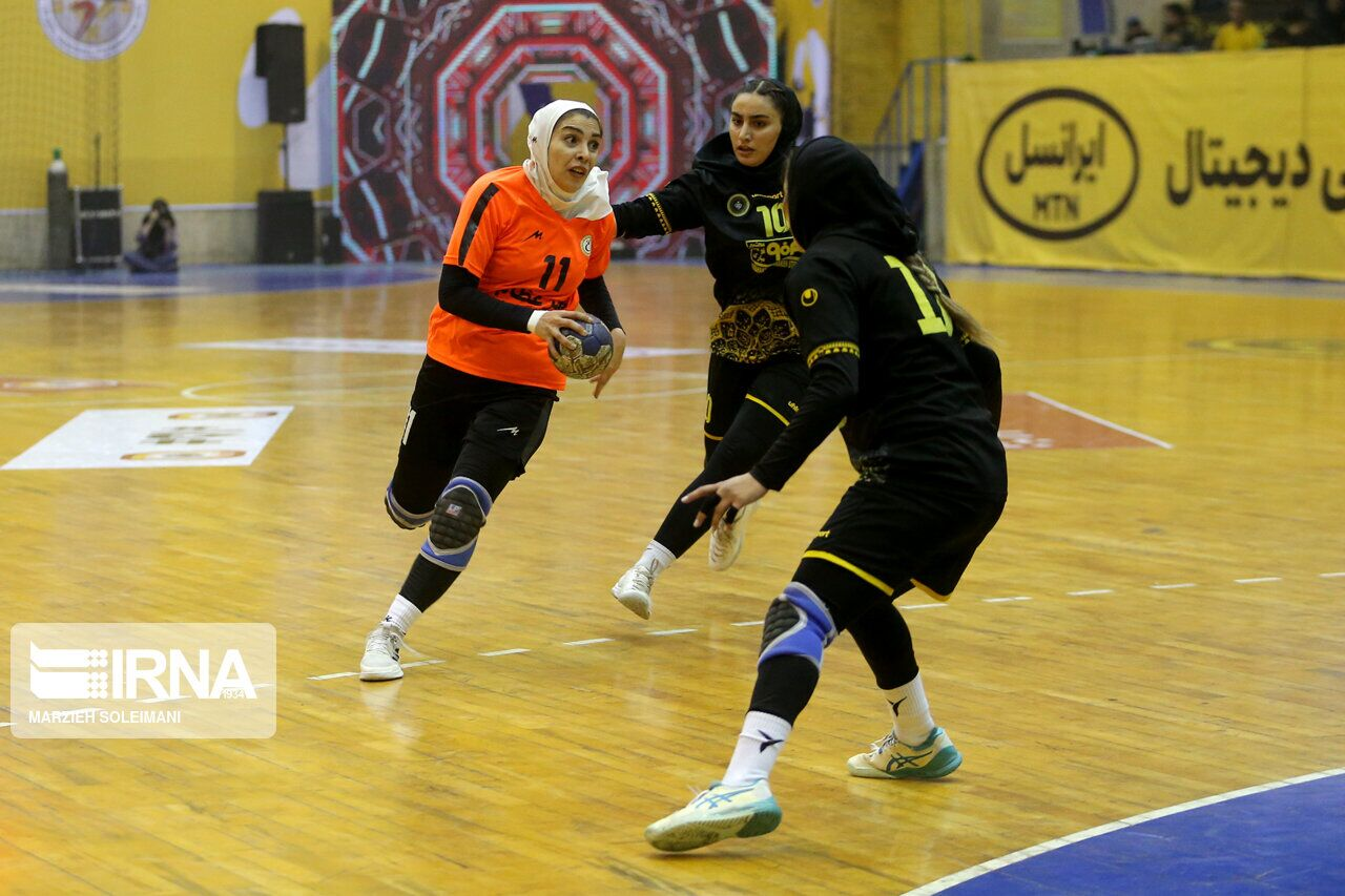 نبرد قهرمانی در دیار نصفجهان