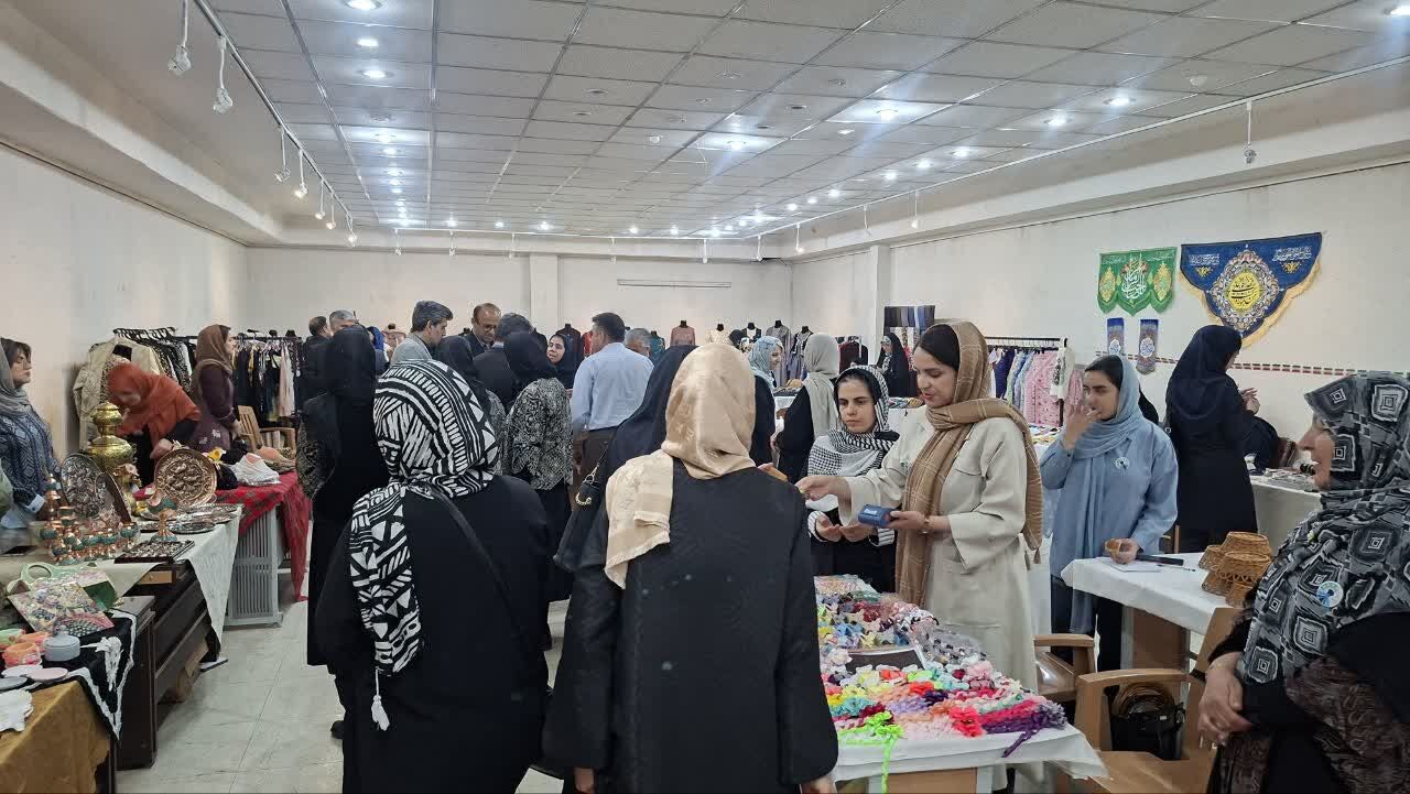 نمایشگاه توانمندی‌ها و مشاغل خانگی بانوان در اراک گشایش یافت