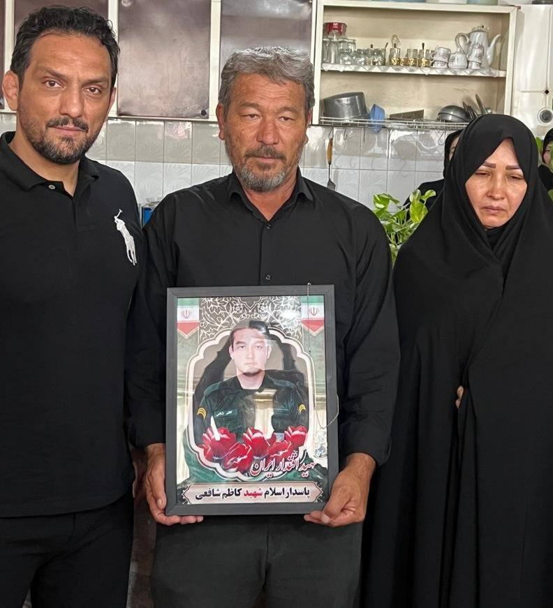 دیدار سرمربی تیم ملی کشتی با خانواده کشتی گیر شهید جنگ تحمیلی سوم
