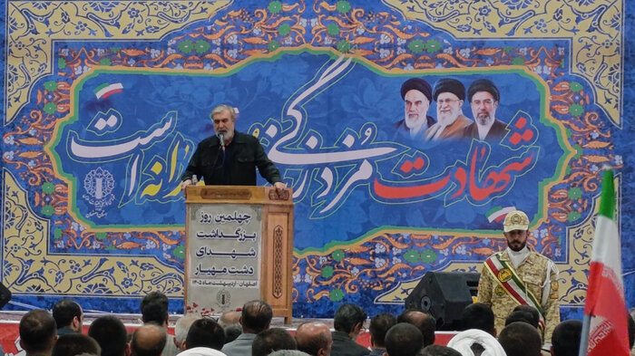 اراده ملت ایران بر قدرت تجهیزات پیشرفته جنگی پیروز است