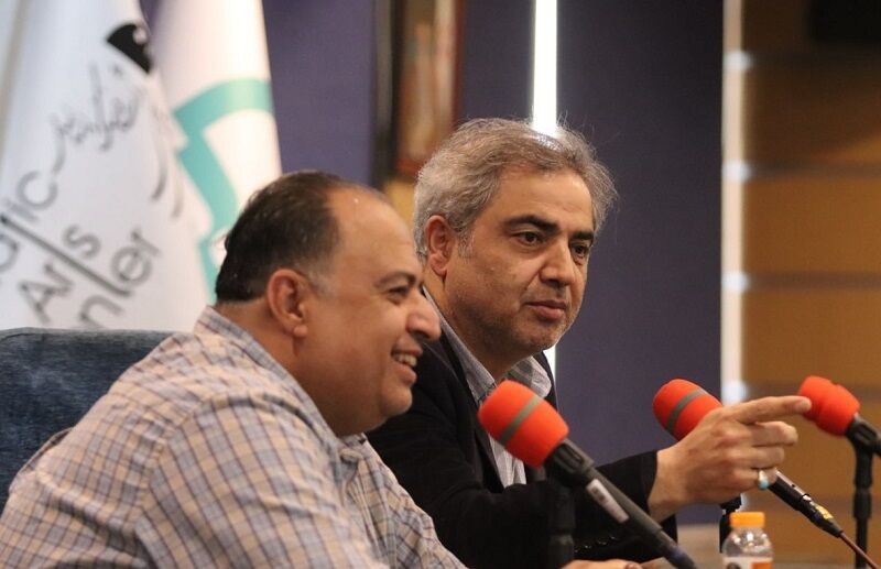 تئاتری‌ها با مدیرکل هنرهای نمایشی گفت‌وگو کردند/اکران فیلم‌تئاتر «احتمالات»