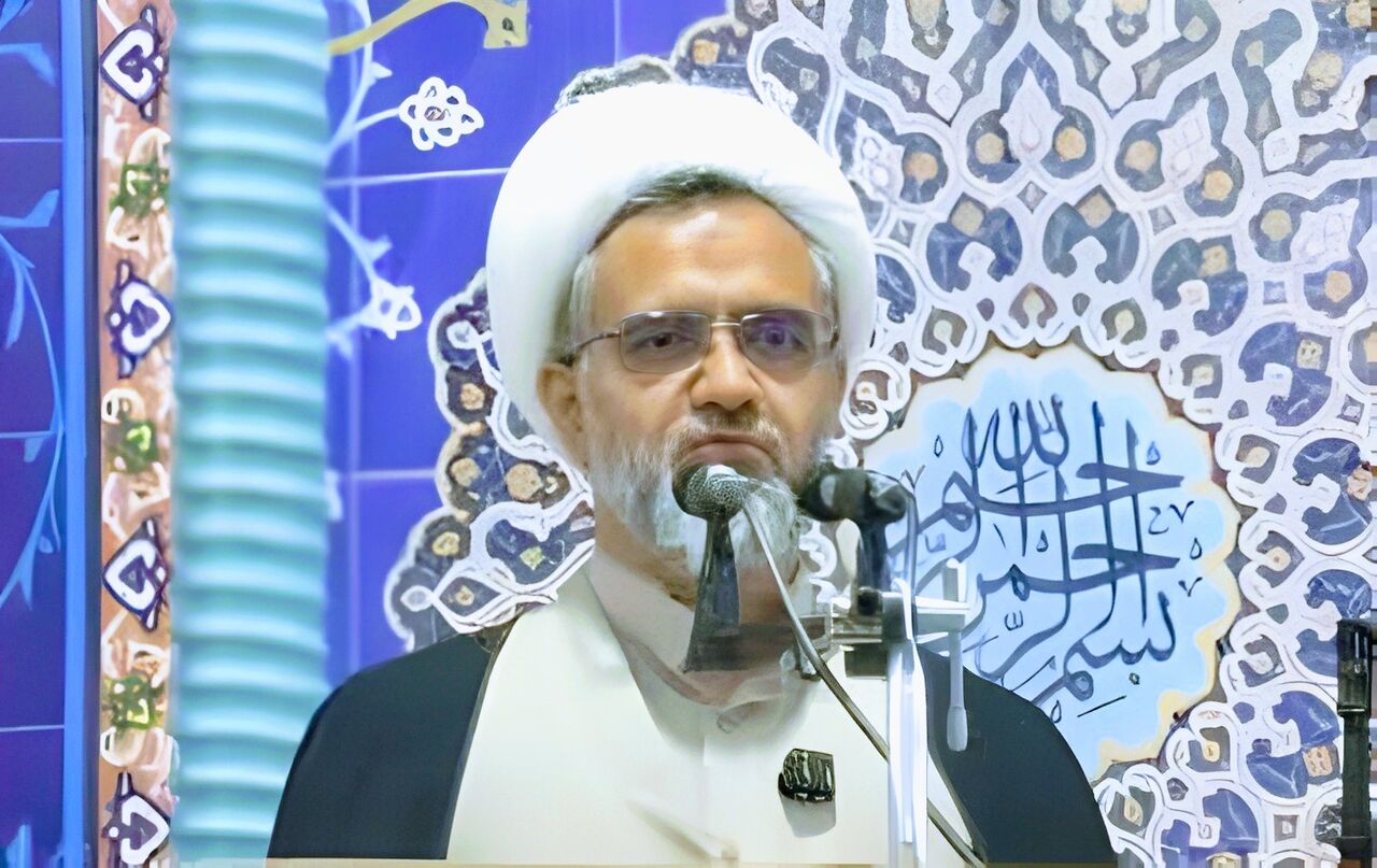 تلاش دشمن برای مقابله با ایران به استواری ملت منجر شده است