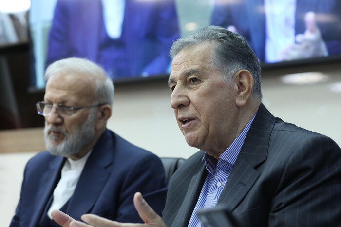 پدیده غارتگران پساجنگ در حال شکلگیری است/ بازسازی ملی راهکار عبور از جنگ اقتصادی