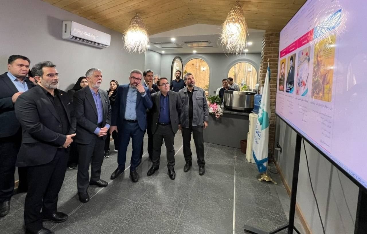 رونمایی وزیر فرهنگ از پوستر «جایزه بینالمللی داستان ۶ کلمهای مدرسه میناب»