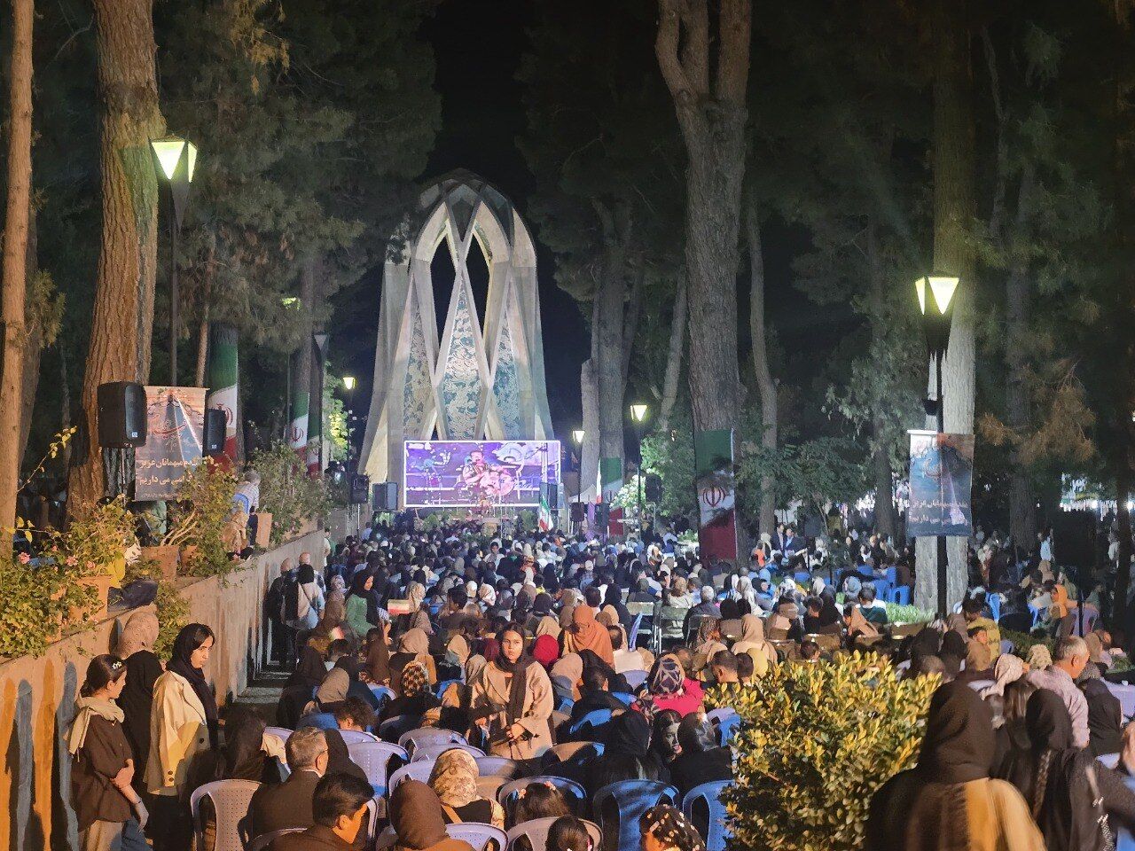 گلباران آرامگاه خیام نیشابوری