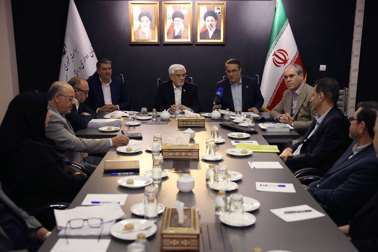 عارف: دولت به دنبال ایجاد آرامش شغلی برای نیروهای شرکتی است