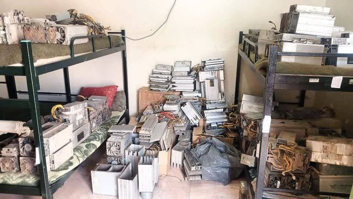 کشف ۹۶ دستگاه استخراج رمز ارز در اهواز