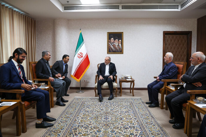 پزشکیان در دیدار وزیر کشور پاکستان بر تداوم گفتوگو و تقویت همکاریهای منطقهای تاکید کرد