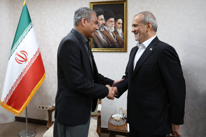 پزشکیان در دیدار وزیر کشور پاکستان بر تداوم گفتوگو و تقویت همکاریهای منطقهای تاکید کرد