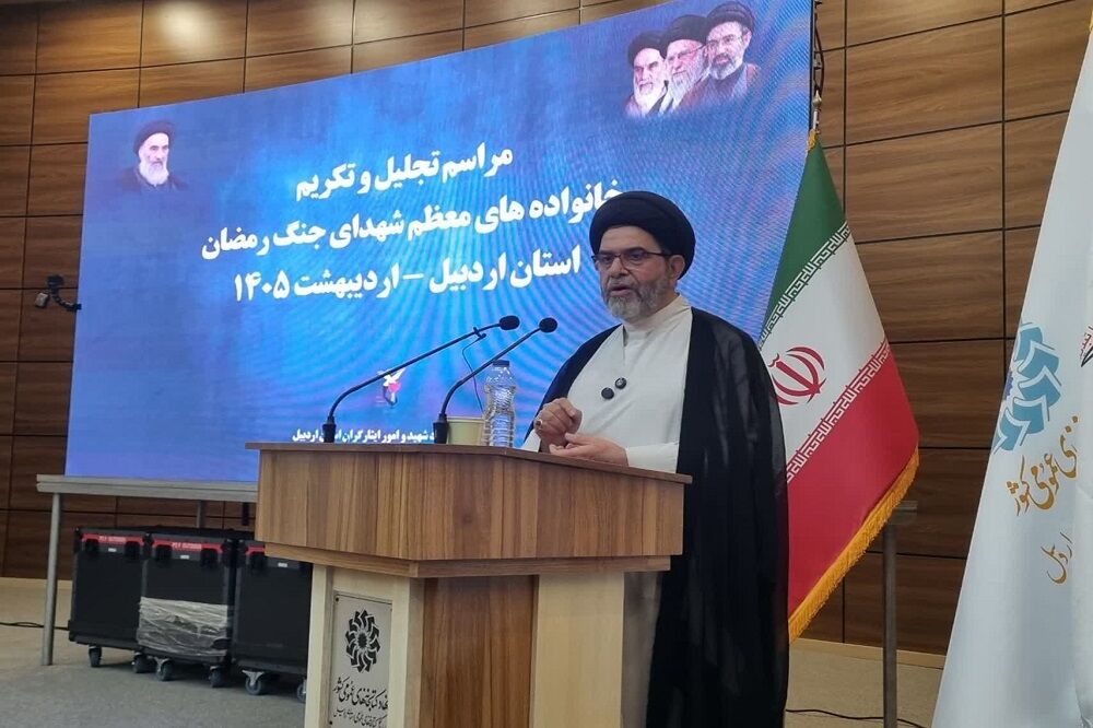 هیاتی از سوی آیت‌الله سیستانی با خانواده‌های شاهد در ایران دیدار می‌کند