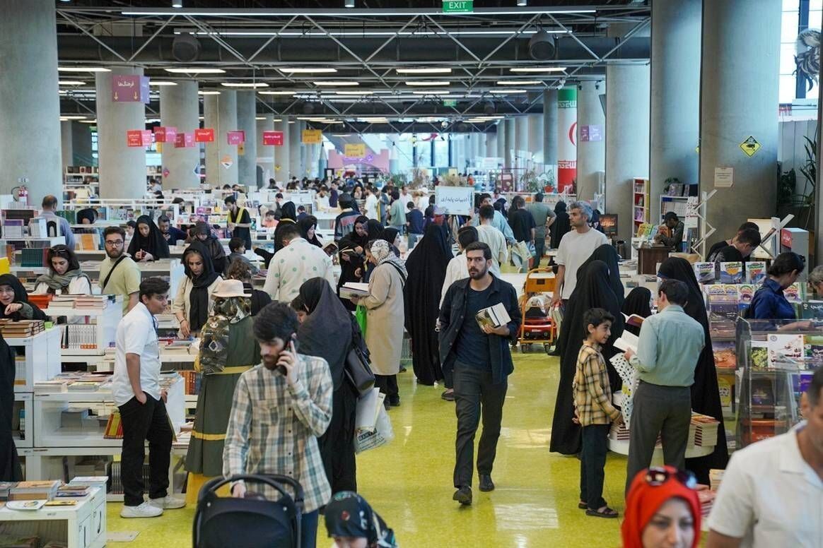 «اردی‌بهشت کتاب» در پاسخ به نیاز عمومی برگزار شد/ ۱۸۰ هزار عنوان کتاب از ۱۱۰۰ ناشر+فیلم