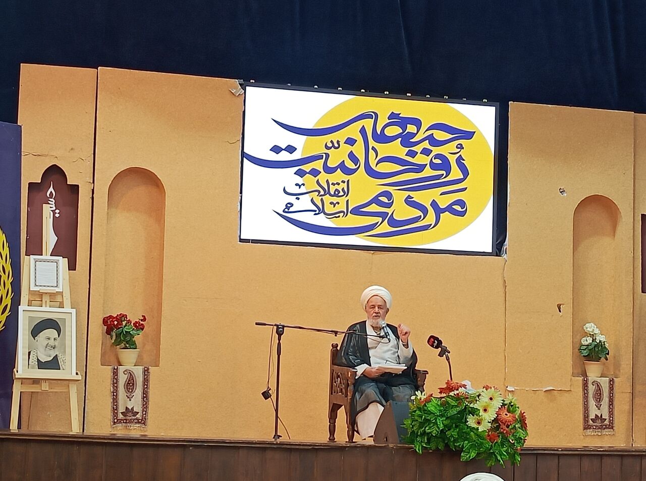 نماینده سابق ولی فقیه در سپاه: افکار عمومی جهان در جنگ اخیر آمریکا علیه ایران همراه  ماست