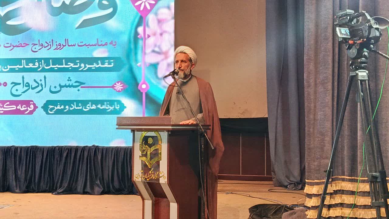 امام جمعه قزوین: جوانان فریب «اول خانه و ماشین، بعد ازدواج» را نخورند