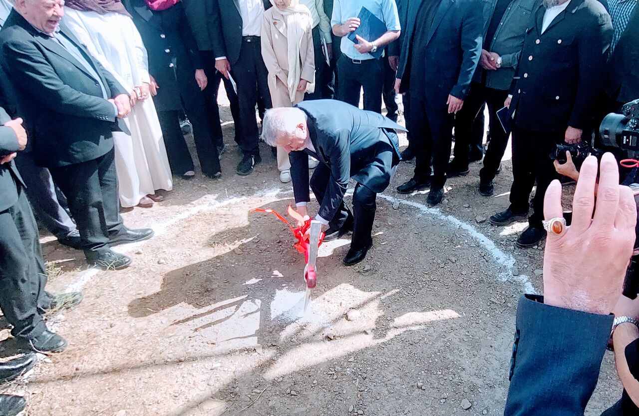 کلنگ مجمع گردشگری گلپایگان با حضور وزیر میراث فرهنگی بر زمین زده شد