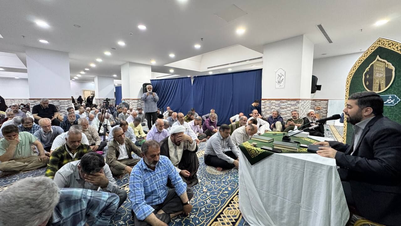 آئین معنوی دعای کمیل با حضور سرپرست زائران ایرانی در مکه برگزار شد + فیلم