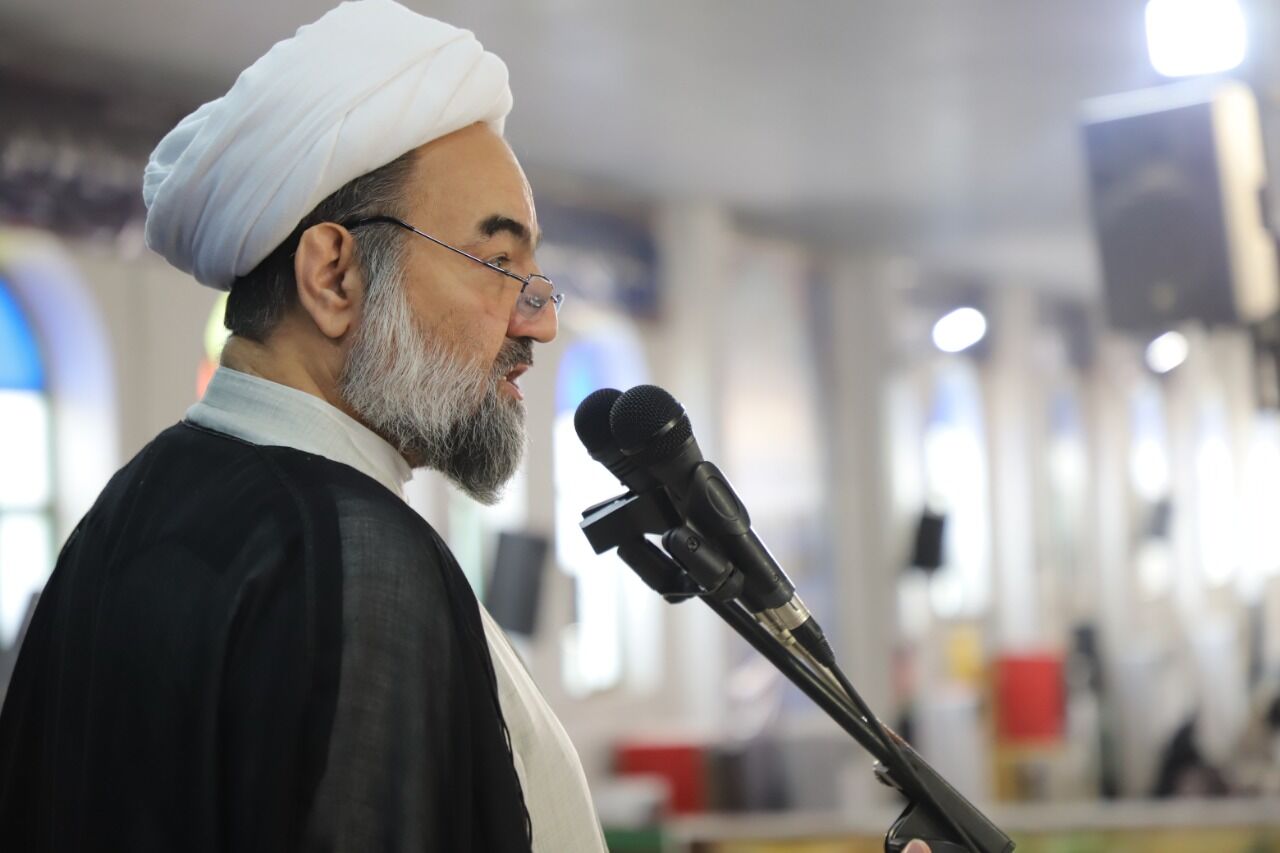 امام جمعه زاهدان: صرفه‌جویی؛ راهبرد مقابله با جنگ اقتصادی دشمن است