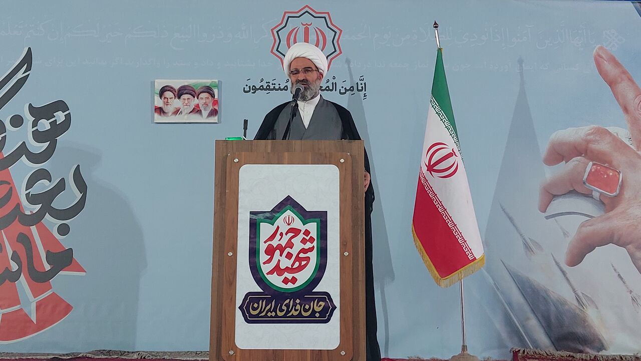 امام جمعه سمنان: دشمن به دنبال موج‌سازی از دروغ‌پردازی‌های رسانه‌ای خود است
