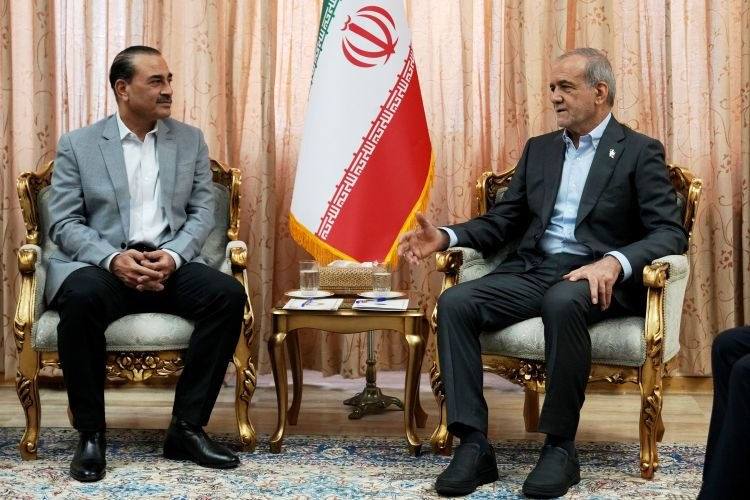 عاصم منیر با پزشکیان دیدار کرد