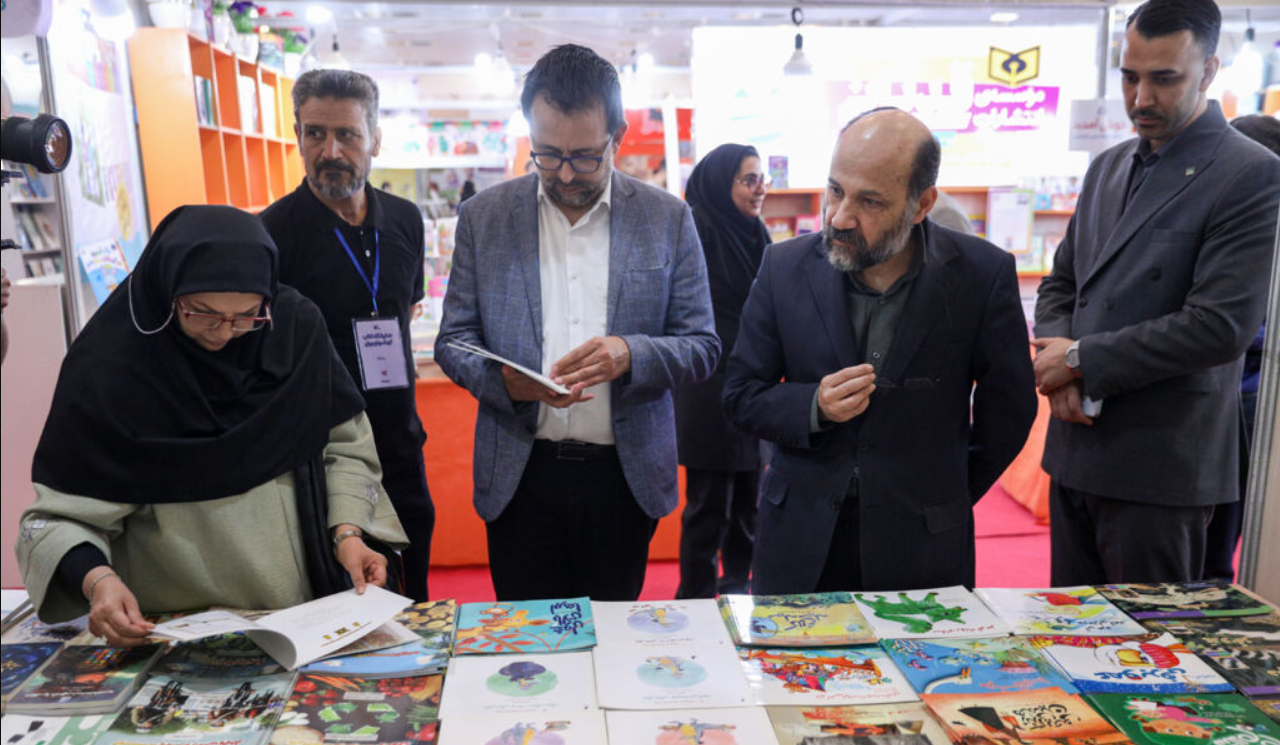 امیرخانی: کتاب جایگاه خود را نزد کودکان و نوجوانان حفظ کرده است