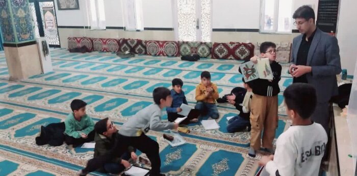مشق ایستادگی؛ از خانه‌هایی که مدرسه شدند تا آموزگارانی که به دل کوه زدند