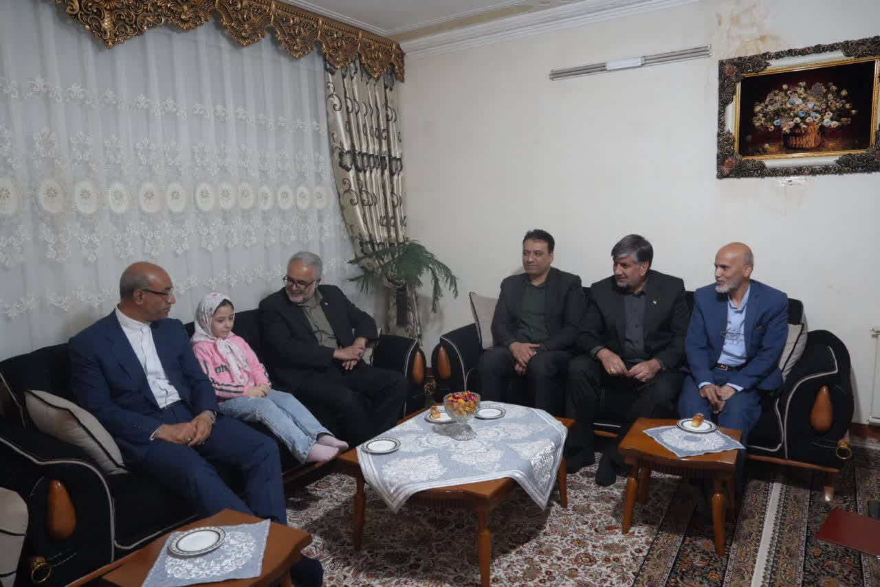 دیدار استاندار کرمانشاه با خانواده شهیدان «محمدرضا قارلقی» و «نیما ایزدی آرا»