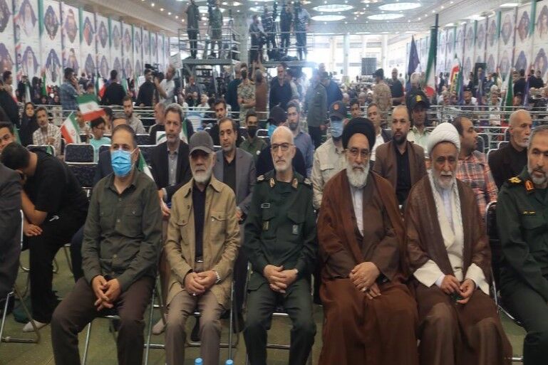 اولین حضور فرمانده قرارگاه خاتم الانبیاء در یک مراسم عمومی، پس از جنگ+فیلم