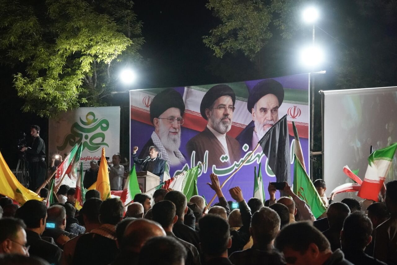 پاسداری شبانه مهابادی‌ها از آرمان‌های انقلاب/ سیلی بصیرت بر صورت بدخواهان