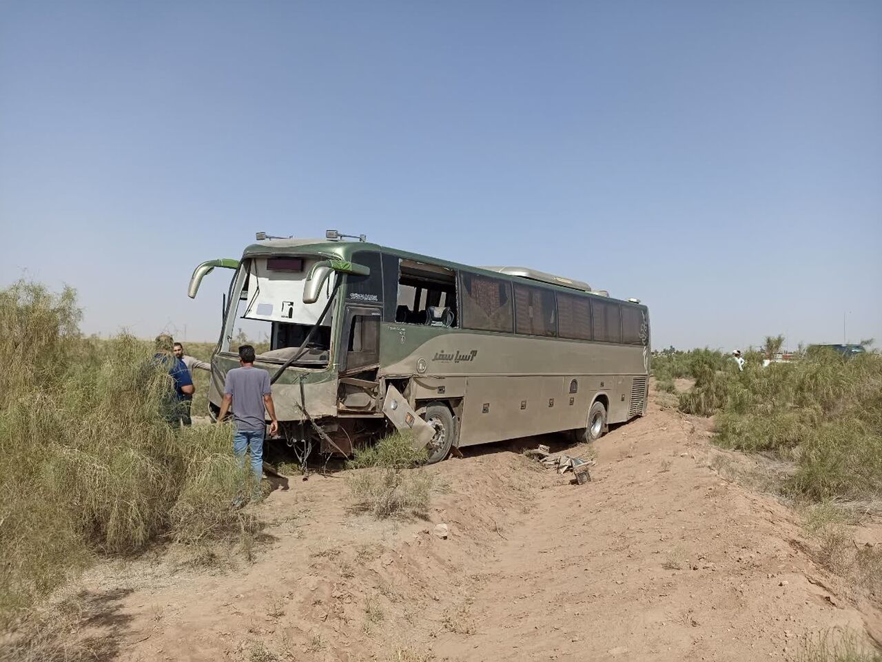 حادثه اتوبوس زائران عراقی در قم با ۱۳ مصدوم
