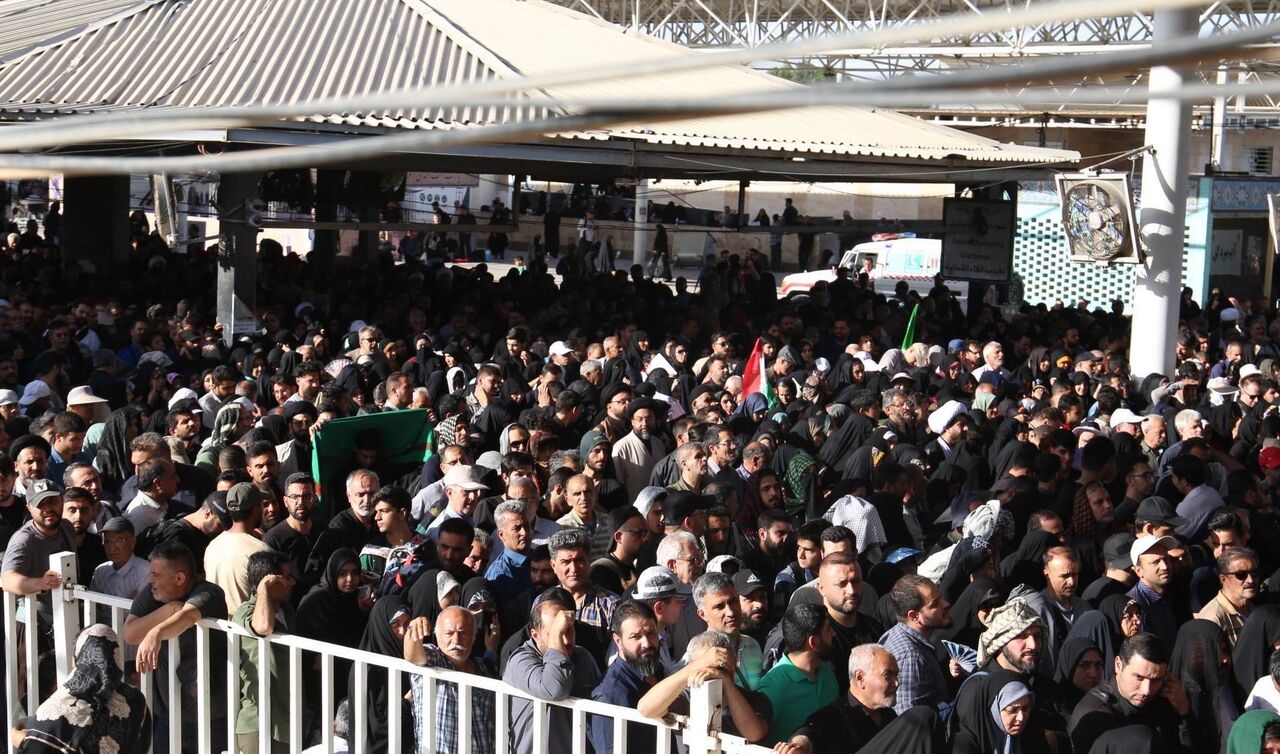 تردد ۸۰ هزار عاشق اباعبدالله(ع) از مهران تردد ۸۰ هزار عاشق اباعبدالله(ع) از مهران