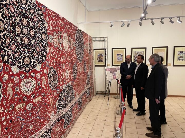 رونمایی از ۲ فرش بازبافی شده دوران صفوی در تبریز