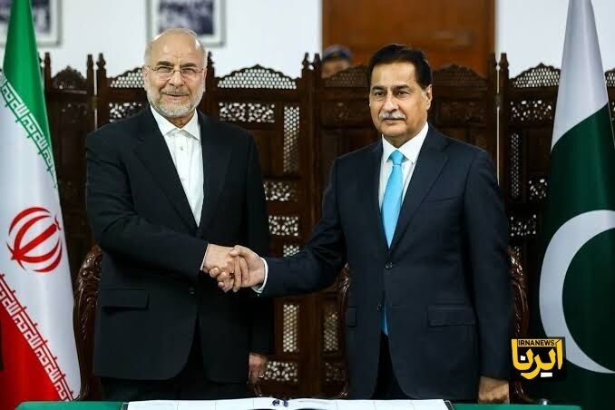 پیام تبریک رئیس مجلس پاکستان به قالیباف/تاکید بر تقویت دیپلماسی پارلمانی دوجانبه