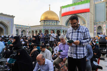 قرائت دعای «عرفه» در حرم مطهر رضوی