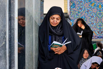 قرائت دعای «عرفه» در حرم مطهر رضوی