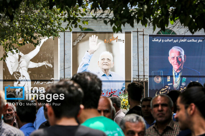 مناف هاشمی: توجه به کشتی معنای آن غفلت از دیگر رشتههای ورزشی نیست