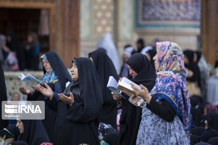 شور عرفه در بجنورد؛ نجواهای عاشقانه در امامزاده سیدعباس (ع) ( ساعت5 عصر)