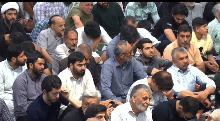پناهیان: دعا سلاحی برانتر از تجهیزات نظامی است