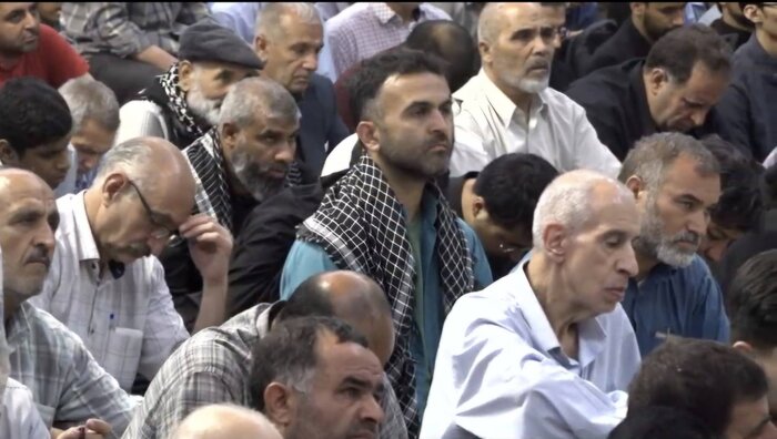پناهیان: دعا سلاحی برانتر از تجهیزات نظامی است