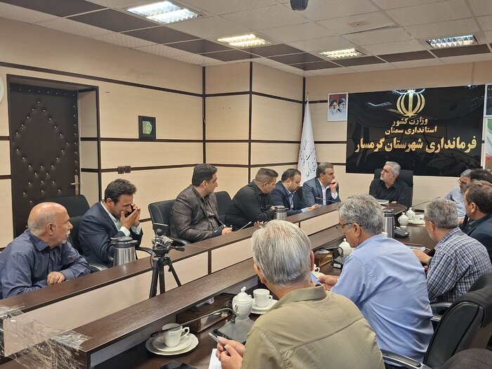 «روستا بازار» گامی برای مهار قیمتها و عرضه مستقیم کالاهای اساسی در گرمسار+فیلم