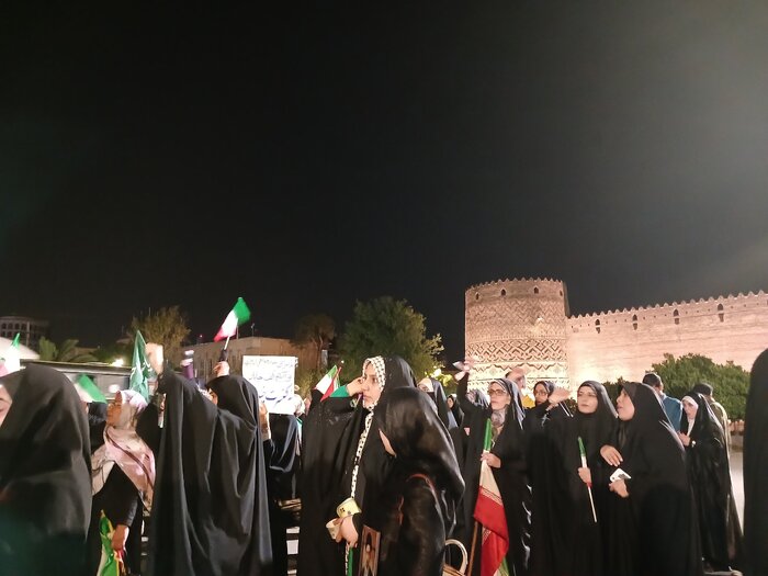 اجتماع مردمیتر مردم در میدان شهدای شیراز