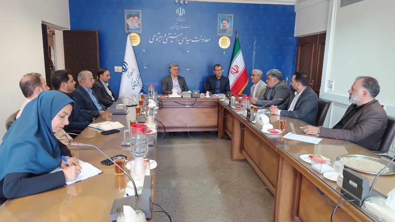 معاون استاندار مرکزی: احزاب بازوان کمکی دولت در جنگ اقتصادی و جهاد تبیین هستند