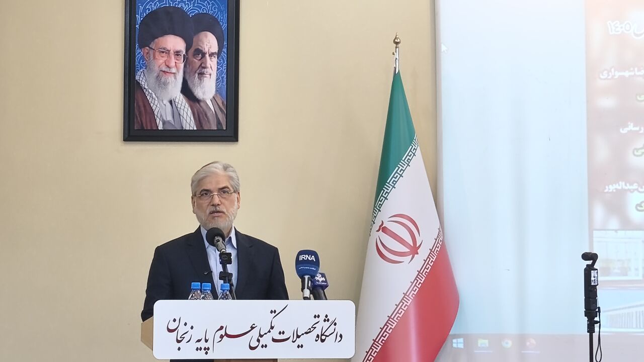 وزیر علوم: بسته حمایتی ویژه برای احیای علوم پایه در کشور تدوین می‌شود