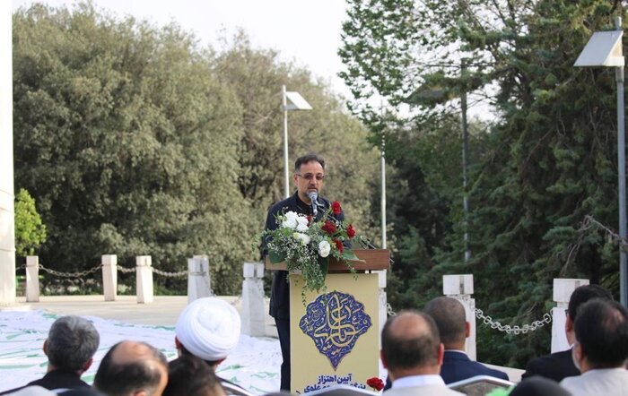 اهتزاز بزرگترین پرچم علوی در تهران همزمان با ۱۱۰ نقطه در جهان