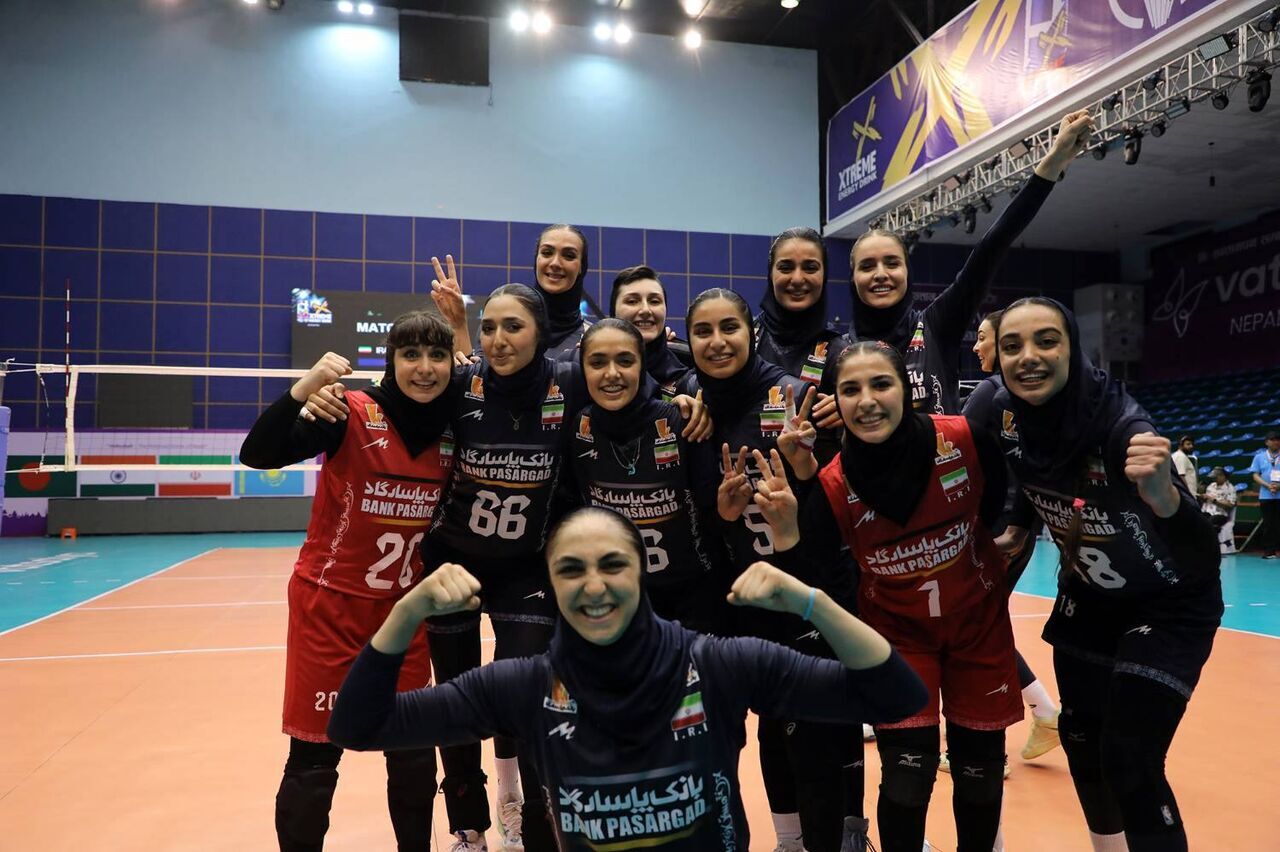 منتخب إيران للسيدات بالكرة الطائرة يتوّج بلقب بطولة آسيا الوسطى للمرة الثانية على التوالي منتخب إيران للسيدات بالكرة الطائرة يتوّج بلقب بطولة آسيا الوسطى للمرة الثانية على التوالي