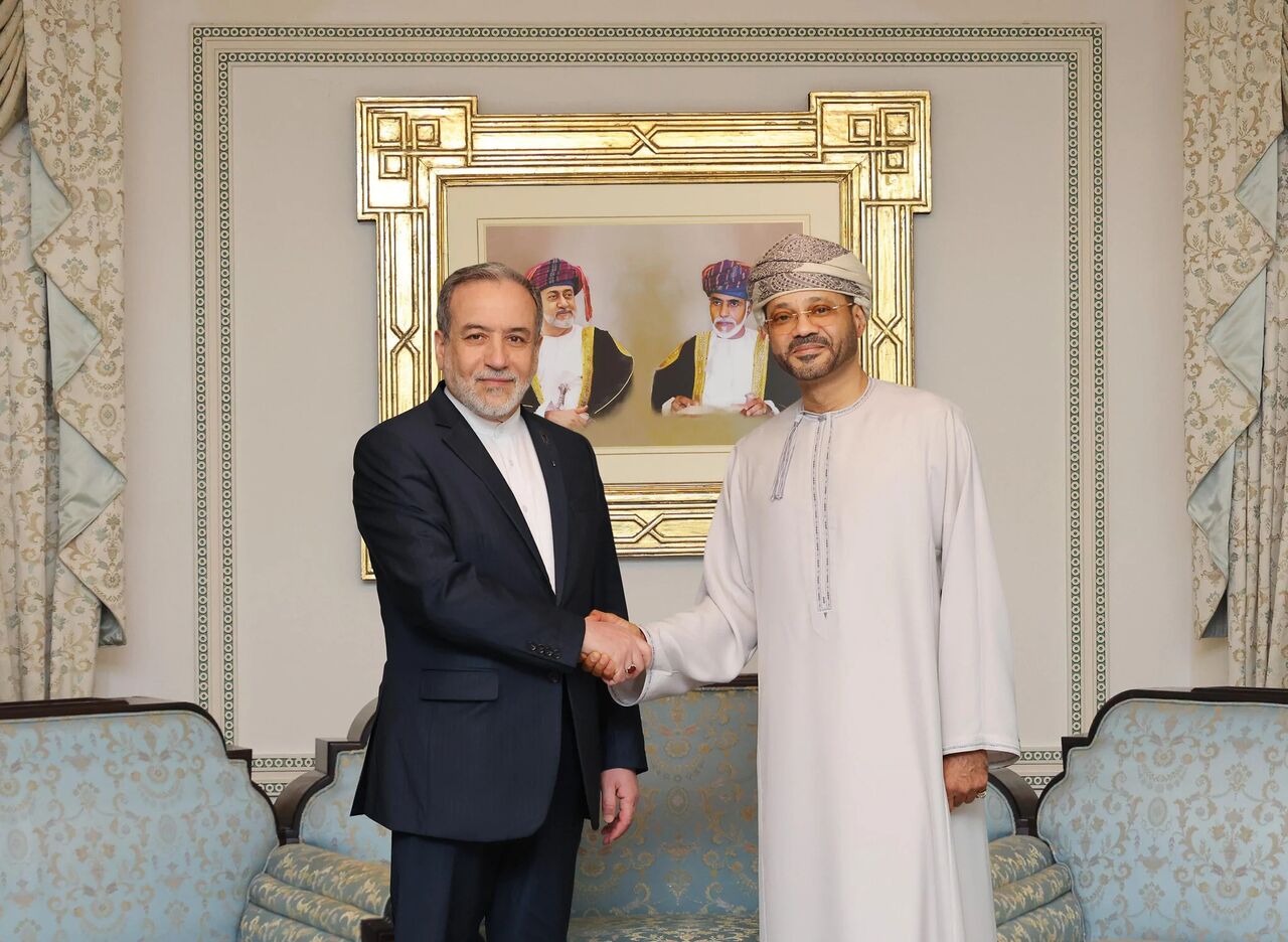 عراقجي ونظيره العُماني يناقشان إدارة مضيق هرمز عراقجي ونظيره العُماني يناقشان إدارة مضيق هرمز