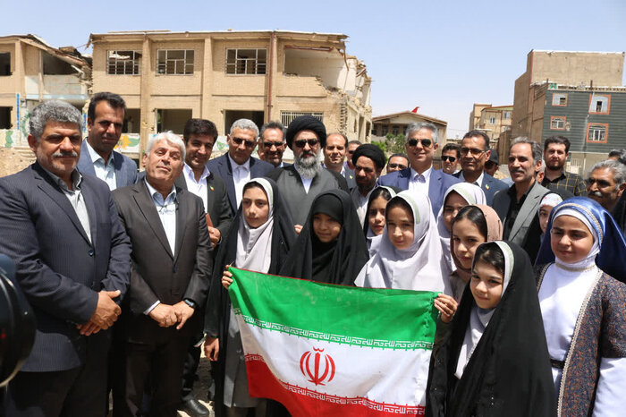 خشتِ امید بر خاکستر جنگ؛ خمین دوباره برای کودکانش قد میکشد