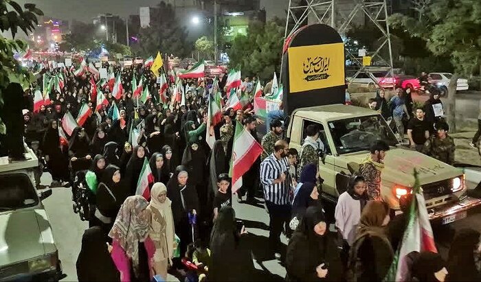 پیکر شهید امنیت در تجمع شبانه مشهدی ها تشییع شد