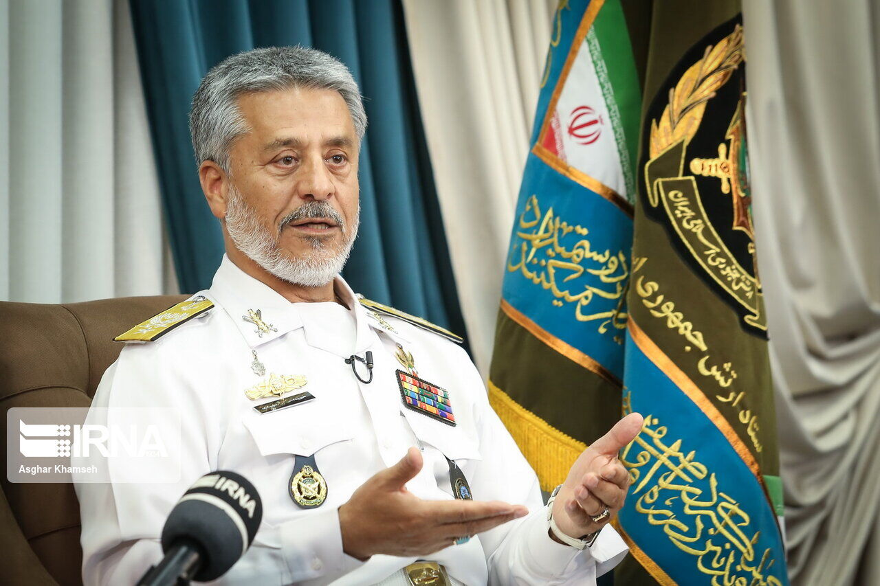 دریادار سیاری: نیروی‌های نظامی کشور از پیشرفته‌ترین تجهیزات بهره‌مند هستند